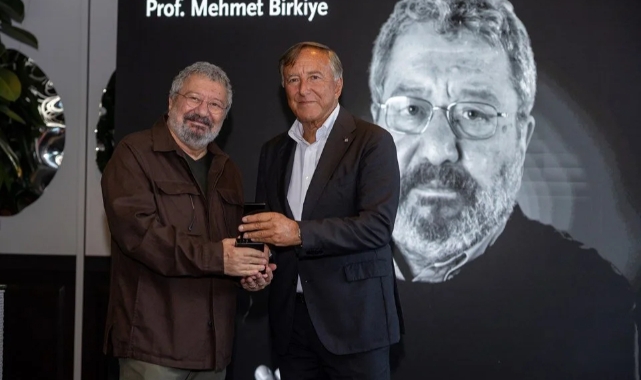 27. İstanbul Tiyatro Festivali Onur Ödülü Mehmet Birkiye'nin