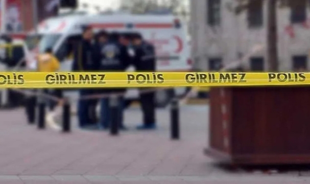 3 çocuğunun annesini tabancayla öldürdü