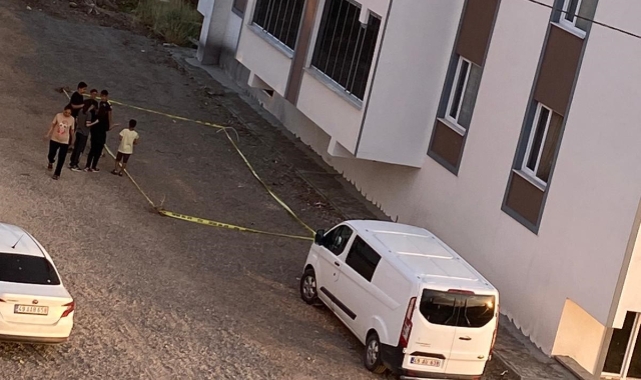 4'üncü kattan düşen çocuk hayatını kaybetti