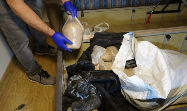 50 kilo uyuşturucunun üzerinde yattılar
