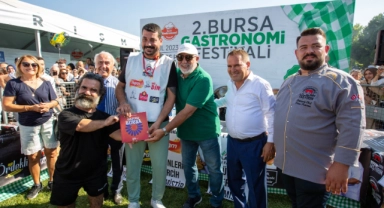 8 tahanlı pide yedi, 10 altın kazandı