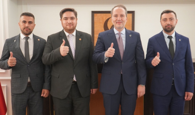 AK Parti'den istifa edip Yeniden Refah Partisi'ne katıldılar!