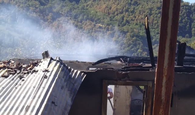 Alevlere teslim olan ev kullanılmaz hake geldi