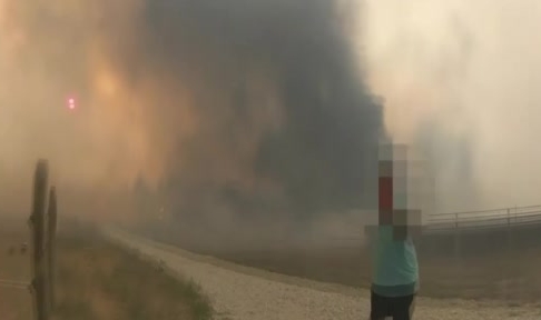 Alevlerin arasında nefes kesen kurtarma operasyonu