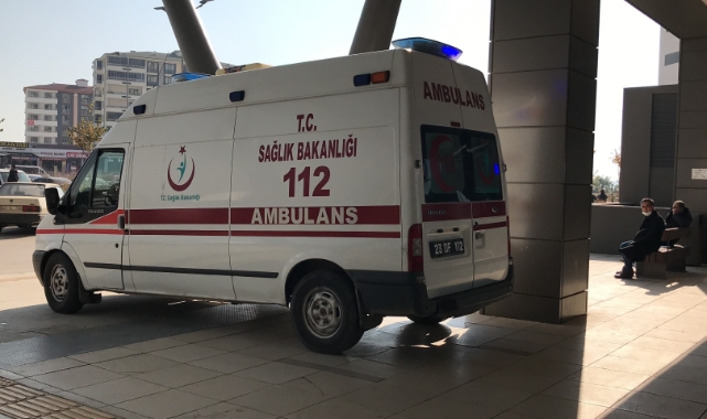 Alkol içenleri uyardı bıçaklandı!