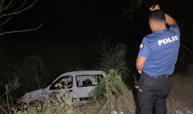 Alkollü sürücü dereye uçtu: 2 yaralı