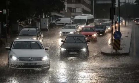 Ankara'da sağanak yağış etkili oldu