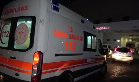 Anne ve babasını bıçakladı