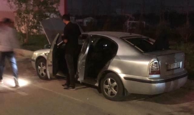 Arabada sıkışan gaz patladı, 4 arkadaş hastanelik oldu