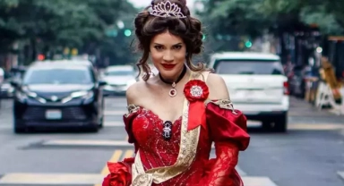 Ayça, kraliçe rolüyle New York’ta