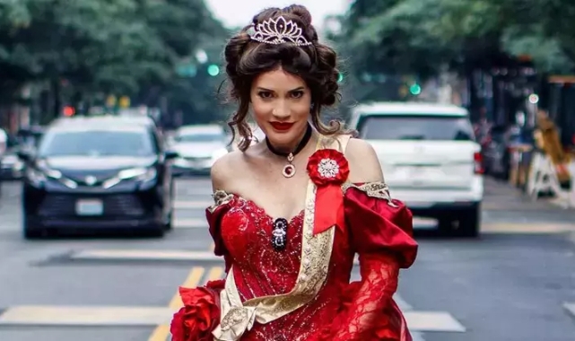 Ayça, kraliçe rolüyle New York’ta