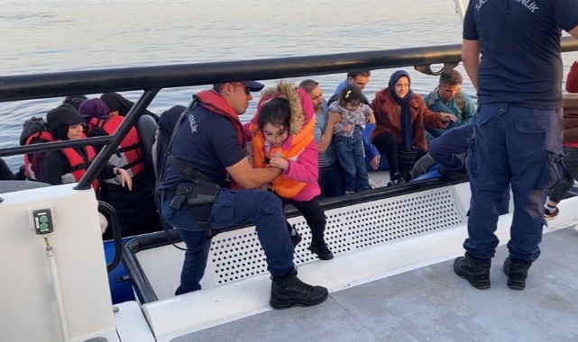 Ayvalık açıklarında 180 düzensiz göçmen kurtarıldı