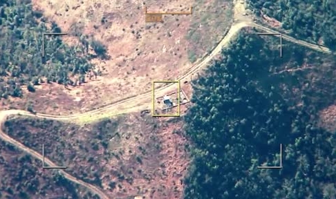Azerbaycan, Karabağ'daki telsiz kulesini vurdu