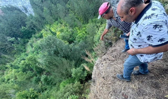 Bacağından bıçaklayıp dereye attı