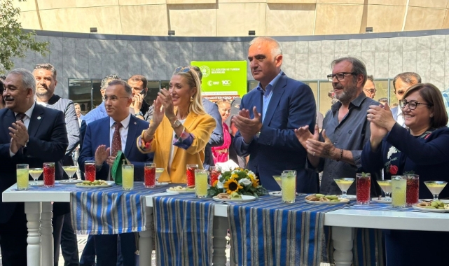 Bakan Ersoy: Gastronomide denizde yüzüp derede boğuluyoruz