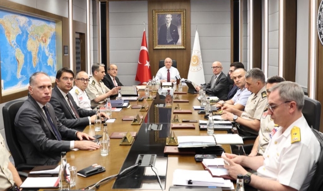 Bakan Güler, birlik komutanları ile görüştü