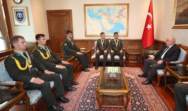 Bakan Güler, dünya şampiyonu askeri pentatlon takımını kabul etti