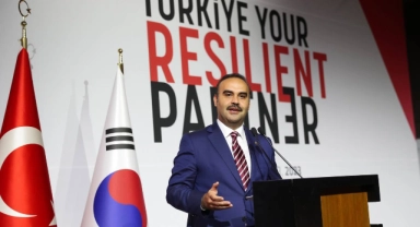 Bakan Kacır Seul'den seslendi: "Büyük işlere imza atabiliriz"