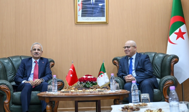 Bakan Uraloğlu, Cezayirli mevkidaşı Cherfa ile görüştü