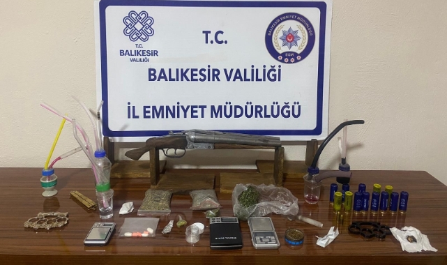 Balıkesir'de 11 aranan şahıs tutuklandı