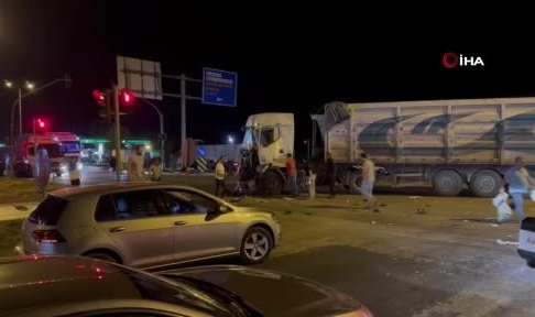 Bandırma'da 2 TIR çarpıştı