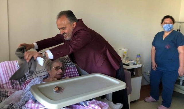 Başkan Aktaş’tan Sayide teyzeye sürpriz ziyaret