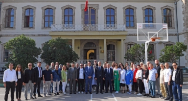 Başkan Dündar, Bursa Erkek Lisesi’nde öğrencilerle buluştu