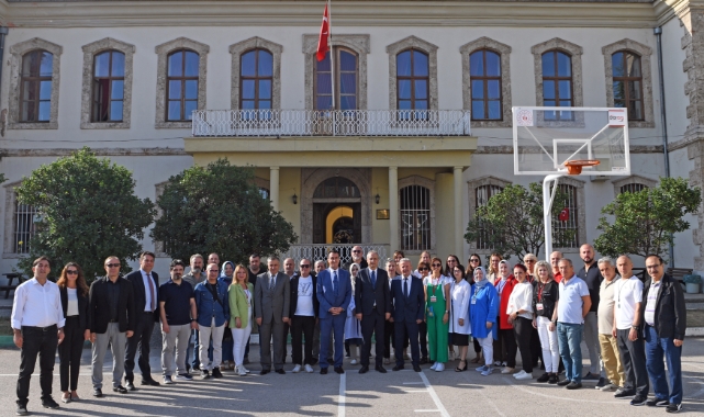 Başkan Dündar, Bursa Erkek Lisesi’nde öğrencilerle buluştu