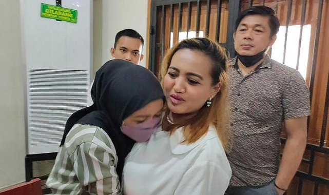 Besmele çekip domuz eti yiyen kadına 2 yıl hapis