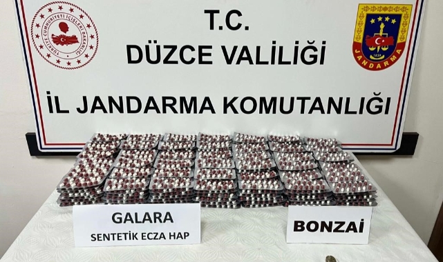 Bir araçtan 4 bin 102 adet uyuşturucu hap çıktı