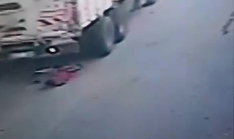 Bisikletini kurtarmak isterken canından oluyordu
