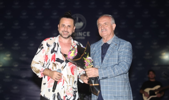 Bora Duran Derince’de sevenleriyle buluştu