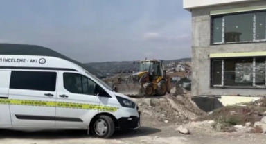 Bulduğu tüfeği kontrol ederken arkadaşını vurdu