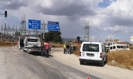 Burdur’da otomobil ile minibüs çarpıştı: 5 yaralı