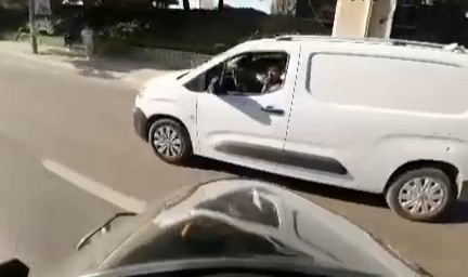 Bursa'da dikkatsiz sürücü kazaya davetiye çıkardı
