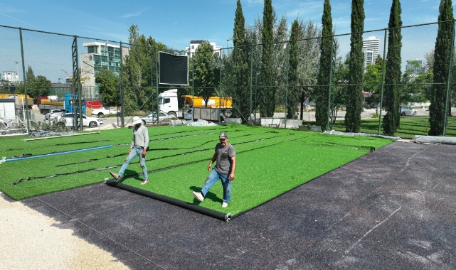 Bursa'da futbol sahaları yenileniyor