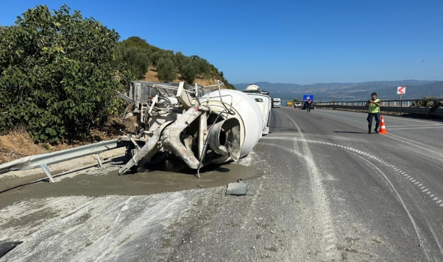 Bursa'da iki beton mikseri kafa kafaya çarpıştı! 1 ölü, 1 ağır yaralı