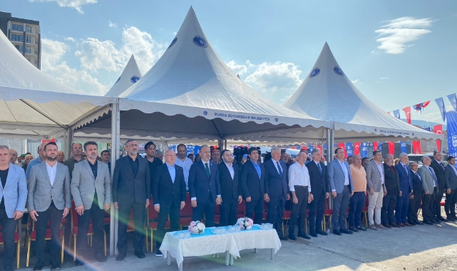 Bursa'da İstanbul Caddesi'nde riskli binalar tarih oluyor