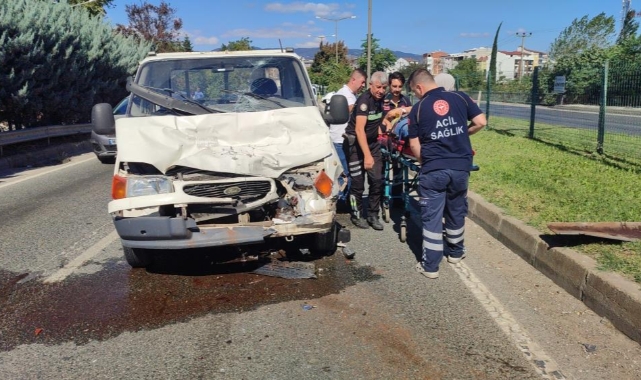 Bursa'da kamyonet TIR'a çarptı! 1 Kişi yaralandı