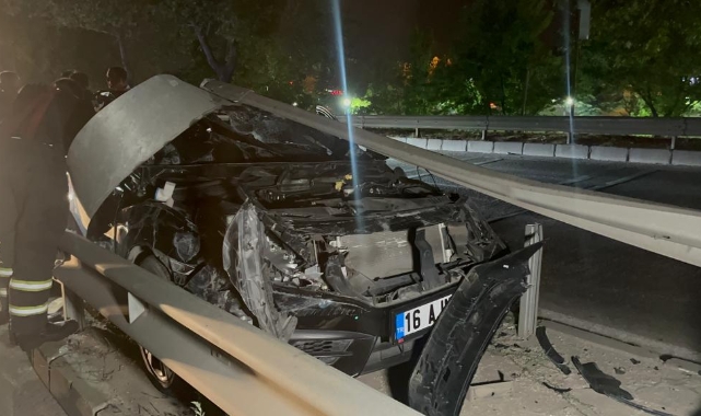 Bursa'da kaza yapan sürücü otomobilini bırakıp kaçtı