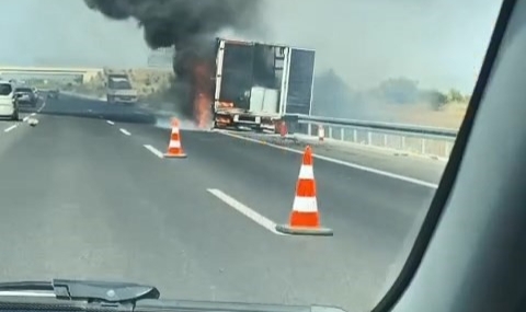 Bursa'da seyir halindeki TIR alev topuna döndü