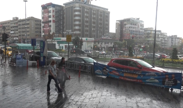 Bursalılar yağmura hazırlıksız yakalandı