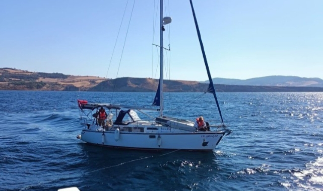 Çanakkale Boğazı’nda sürüklenen tekne kurtarıldı