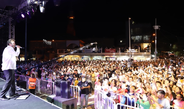 Ceceli, hayranlarına unutulmaz gece yaşattı