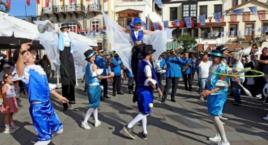 Çeşme Festivali renkli görüntülerle başladı
