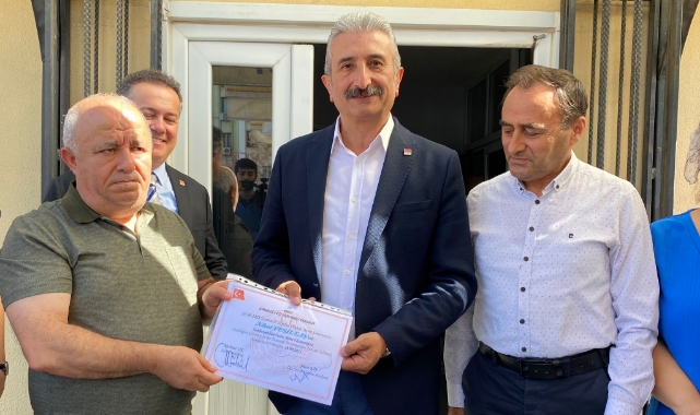 CHP Bursa'da Yeşiltaş mazbatasını aldı