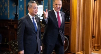 Çin Dışişleri Bakanı Yi, Rus mevkidaşı ile görüştü