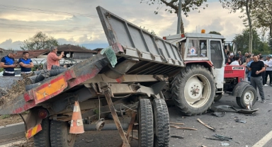 Cip, belediye işçilerini taşıyan traktöre çarptı: 6 yaralı