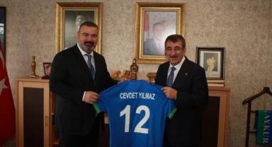Cumhurbaşkanı Yardımcısı Yılmaz, Çaykur Rizespor’u ziyaret etti