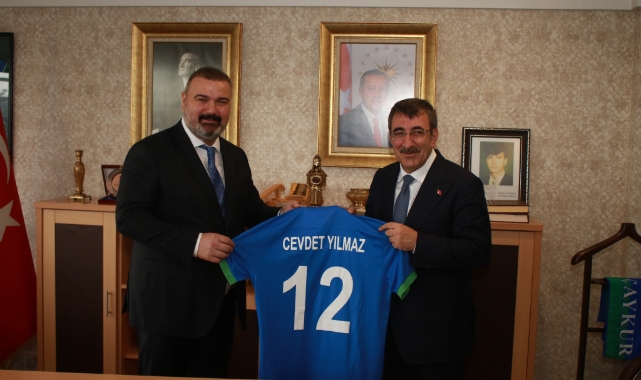 Cumhurbaşkanı Yardımcısı Yılmaz, Çaykur Rizespor’u ziyaret etti